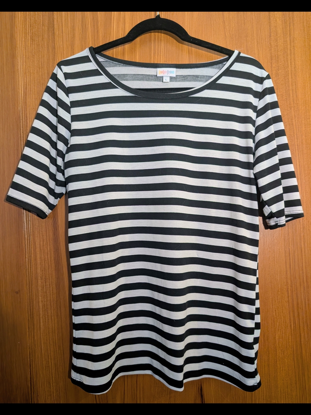 LuLaRoe Gigi Womens Sz L Black/White Striped Scoop Neck Knit Short Sleeve Tee